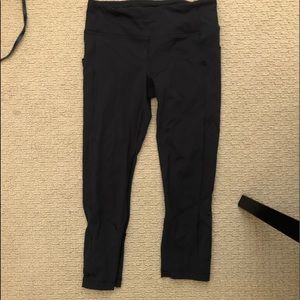 Black lululemon woman’s training capris size 6